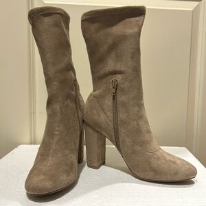 Renvy pull on boots mid calf soft suede like chunky heel half zip size 8 beige
